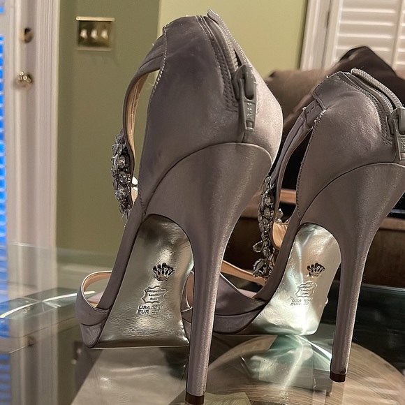 NOT FOR SALE…These were my Wedding shoes. Gently wore but comfortable. - Picture 2 of 3